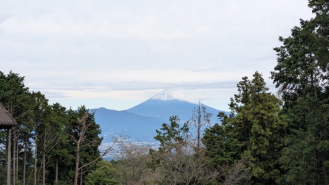 富士山、初冠雪