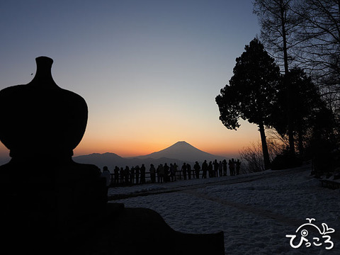 遙拝所からの富士山_O3220107