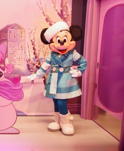 ミニー　ぬいぐるみバッジ　スタイルスタジオ 冬 冬コスチュームのミニーマウス！東京ディズニーランド「ミニーの