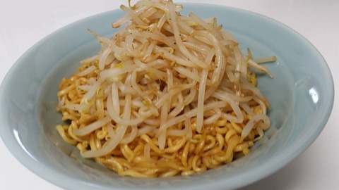 感想もやしが超絶うまいまぜそばニンニクしょうゆ味