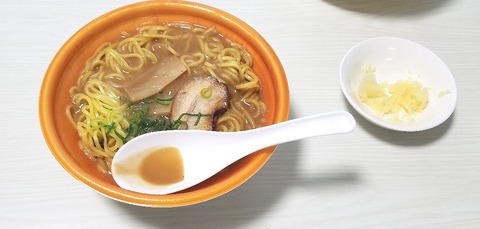 ファミマレンジ麵こってり鶏白湯ラーメントッピングニンニク