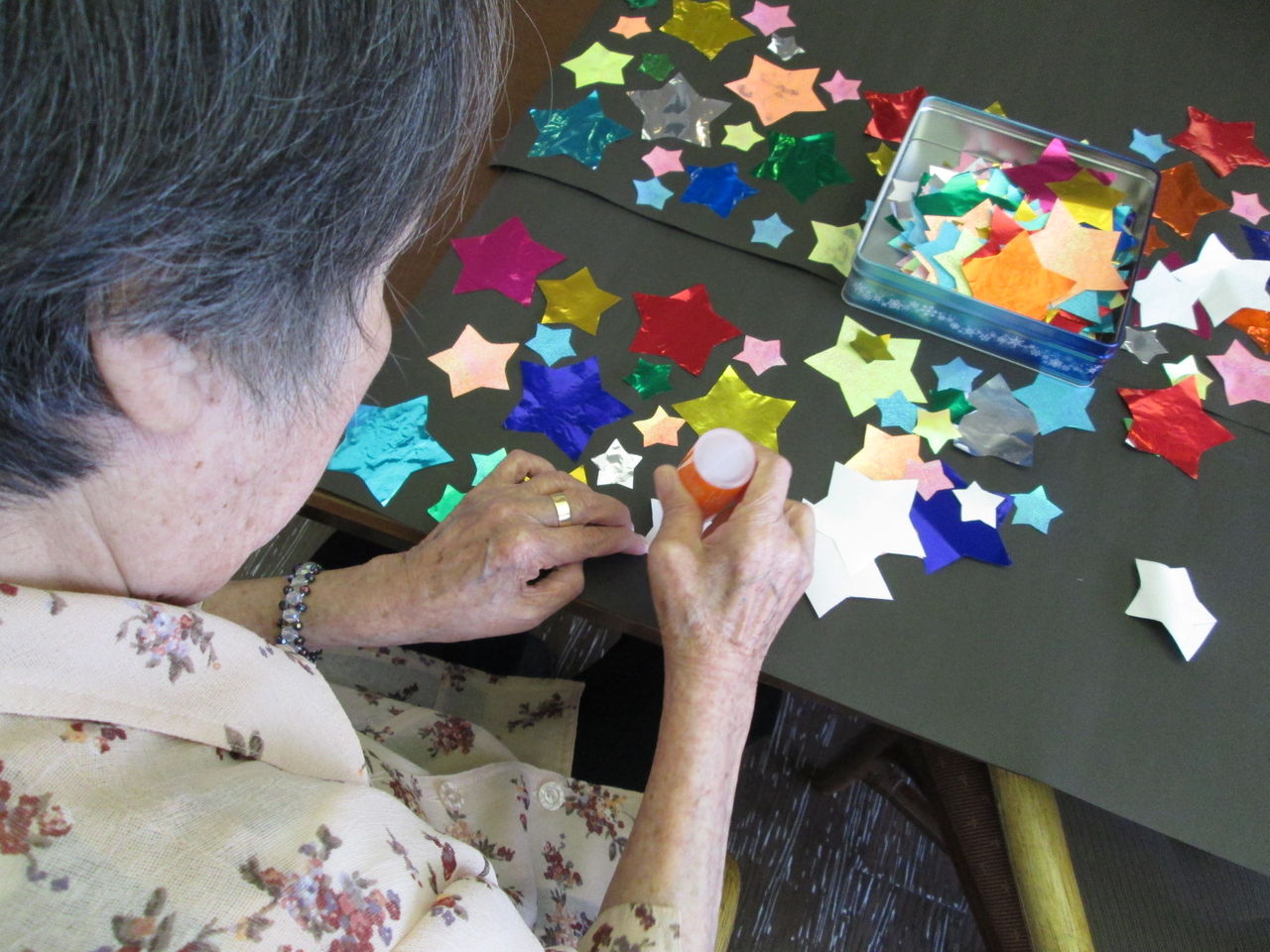 7月の壁画作成中 デイサービスセンター一休庵news 7月の壁画作成中 デイサービスセンター一休庵news