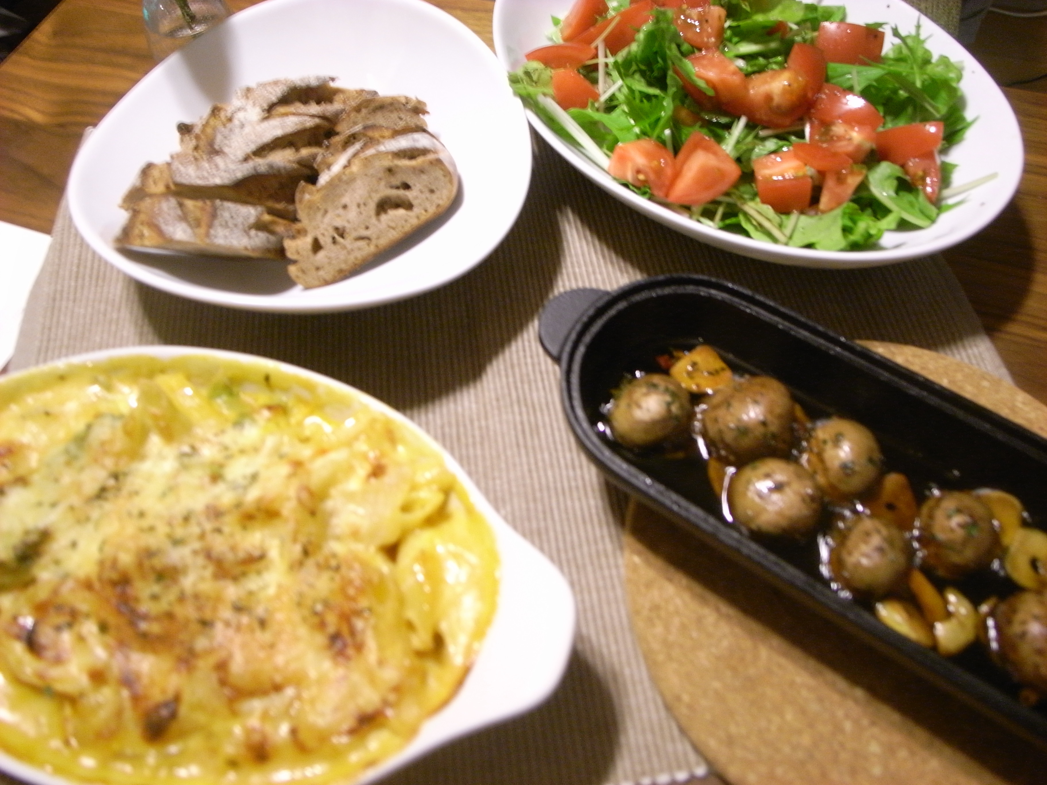 M S Dining Table 鎌倉の食卓とレシピ トマトとチキンのグラタン マッシュルームのアヒージョ レシピ