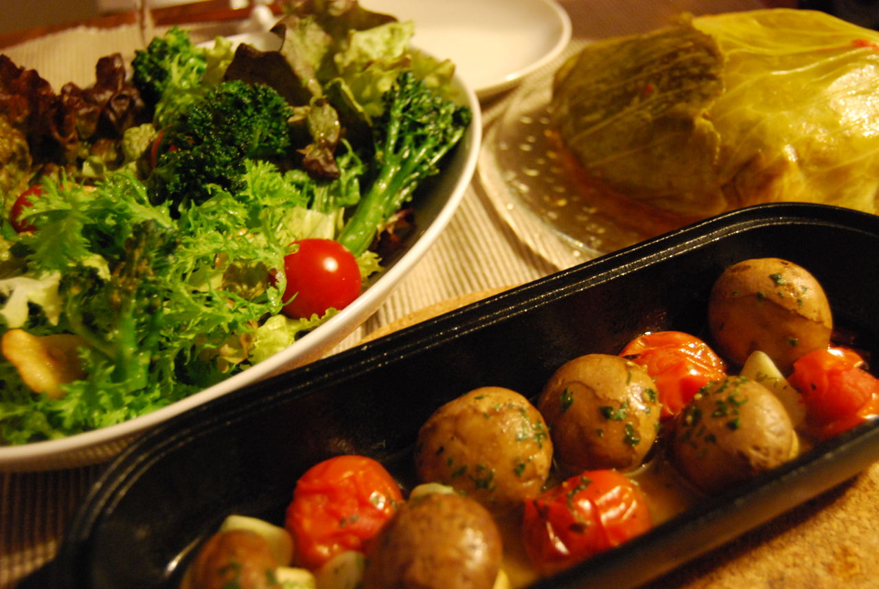 M S Dining Table 鎌倉の食卓とレシピ ストウブで春キャベツと合挽肉の重ね蒸し マッシュルームとプチトマトのアヒージョ