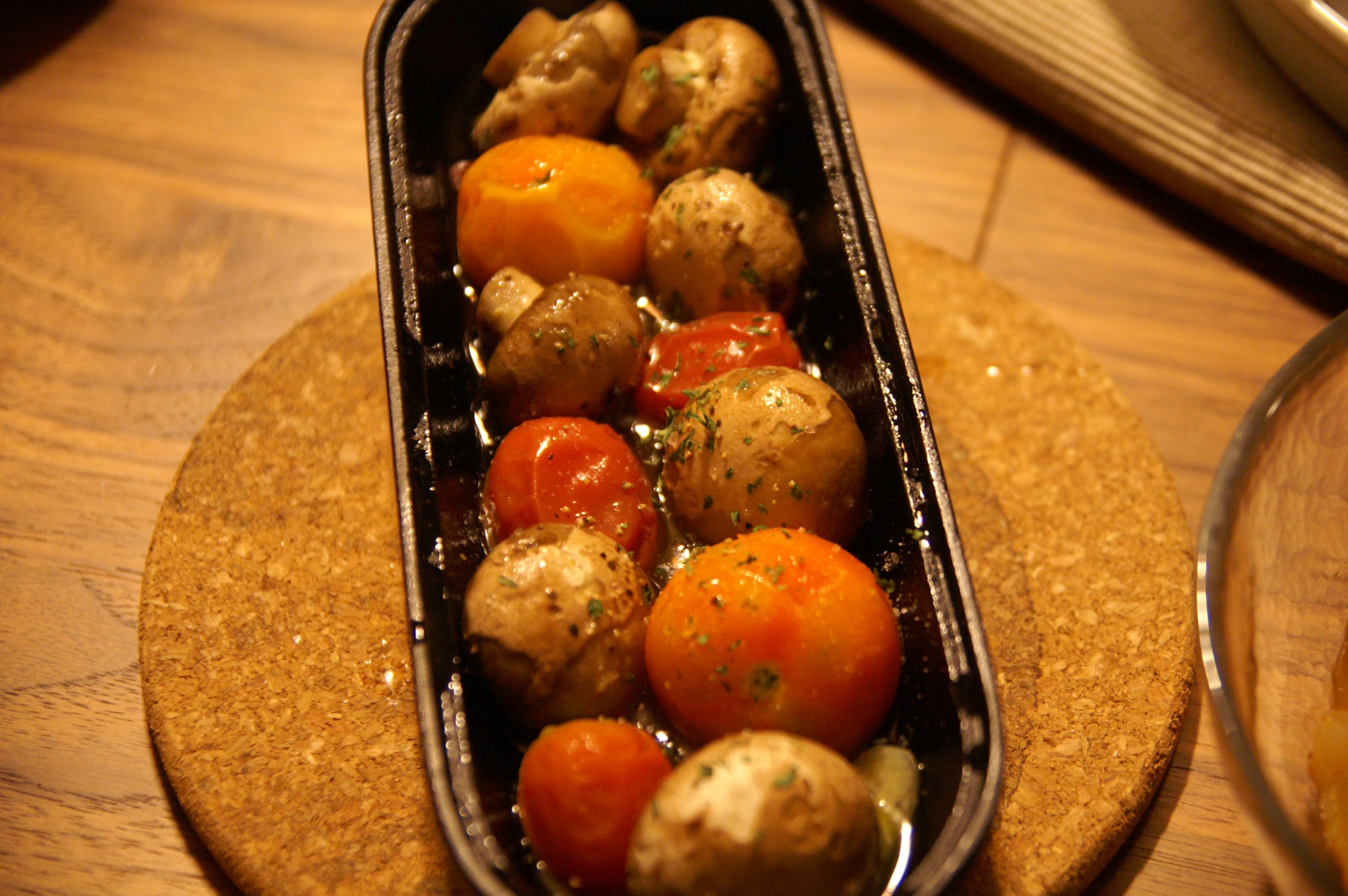 M's Dining table～鎌倉の食卓とレシピ トマトとマッシュルームのアヒージョ＆カポナータ（レシピ付き）