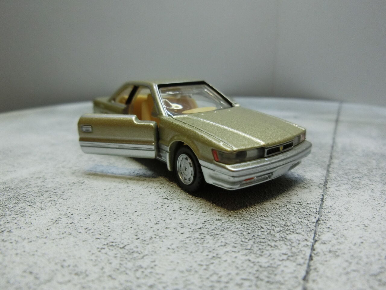 ぴのっちtv トミカプレミアム 04 日産 レパード レビュー あぶない刑事使用車種
