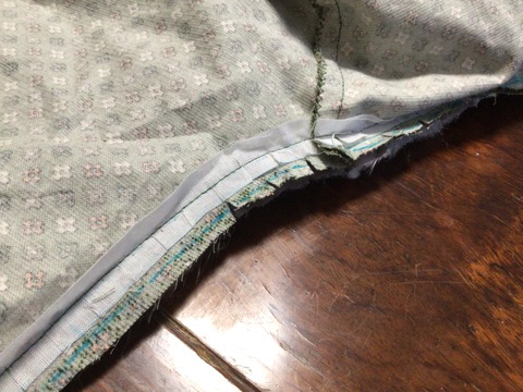 襟ぐりカット