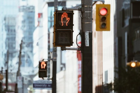 stop-light-for-city-pedestrians_925x