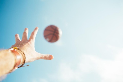 throwing-basketball_925x