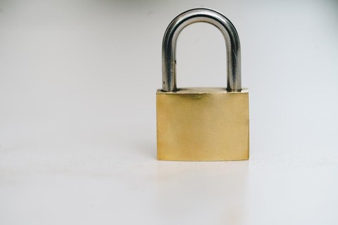 padlock-close-up_925x