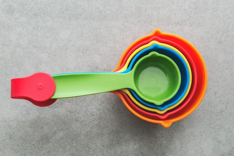 rainbow-measuring-cups_925x