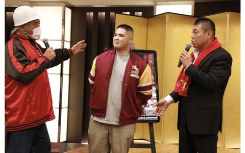 2EC1282E-250A-4053-8586-15363A067223