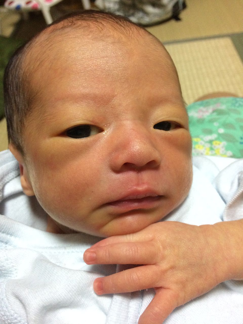 生後1ヶ月 男の赤ちゃんはおっさん臭い ぴよぴよくらし 生後1ヶ月 男の赤ちゃんはおっさん臭い ぴよぴよくらし