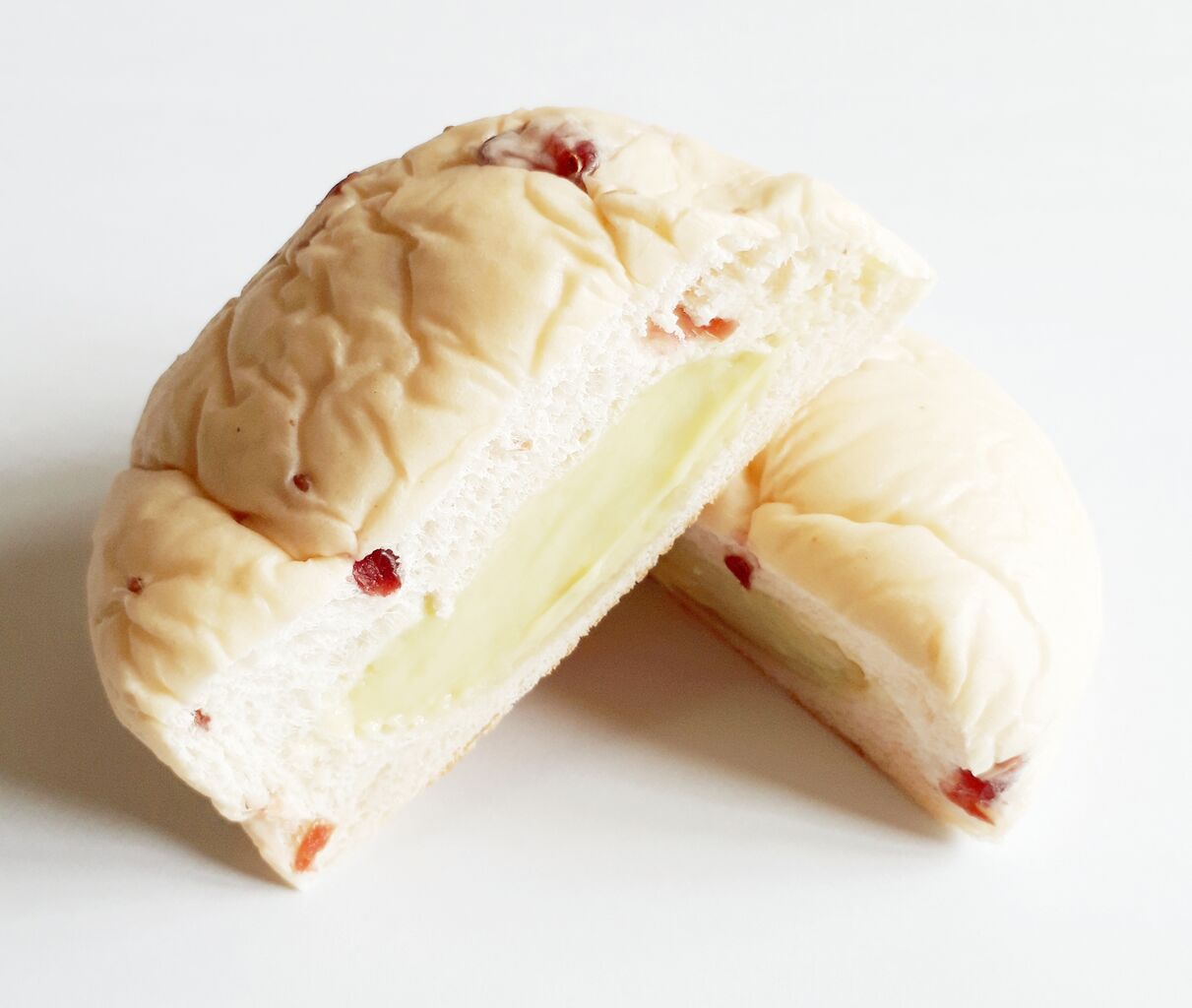 ヤマザキ クランベリーとピスタチオクリームのパン パン食べたよ ヤマザキ クランベリーとピスタチオクリームのパン パン食べたよ