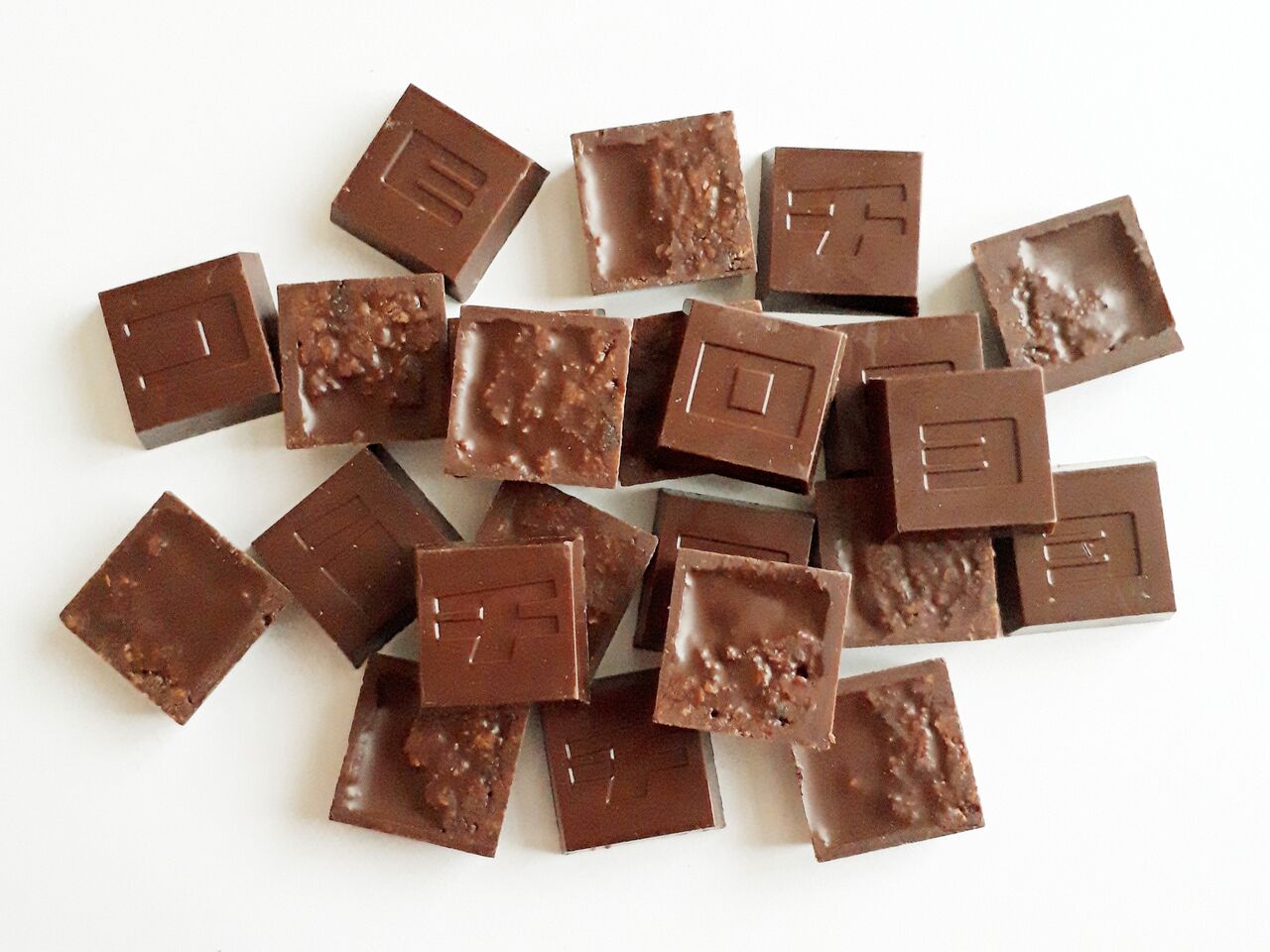 チロルチョコ チロルチョコ ベルギーチョコクランチ パン食べたよ