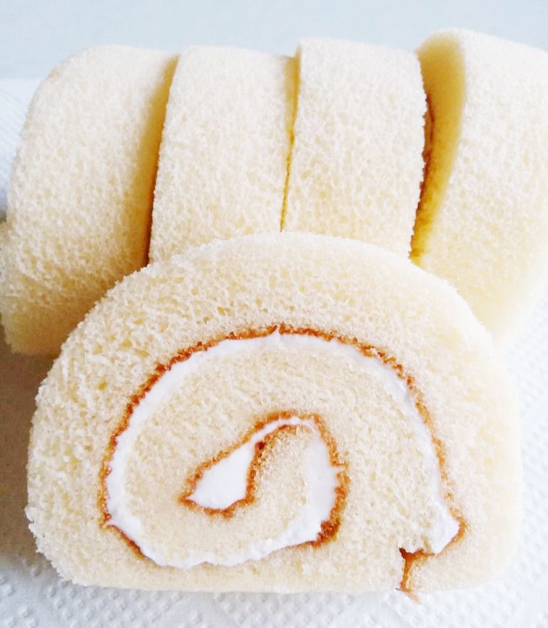 ヤマザキ 5つに切ったロールケーキ バニラ : パン食べたよ