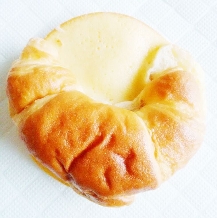 ファミリーマート ホイップクリームクロワッサン パン食べたよ ファミリーマート ホイップクリームクロワッサン パン食べたよ