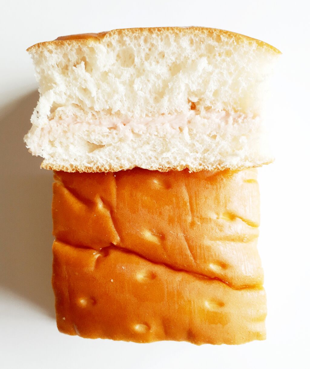 ヤマザキ 牛乳入りパン いちごクリーム パン食べたよ