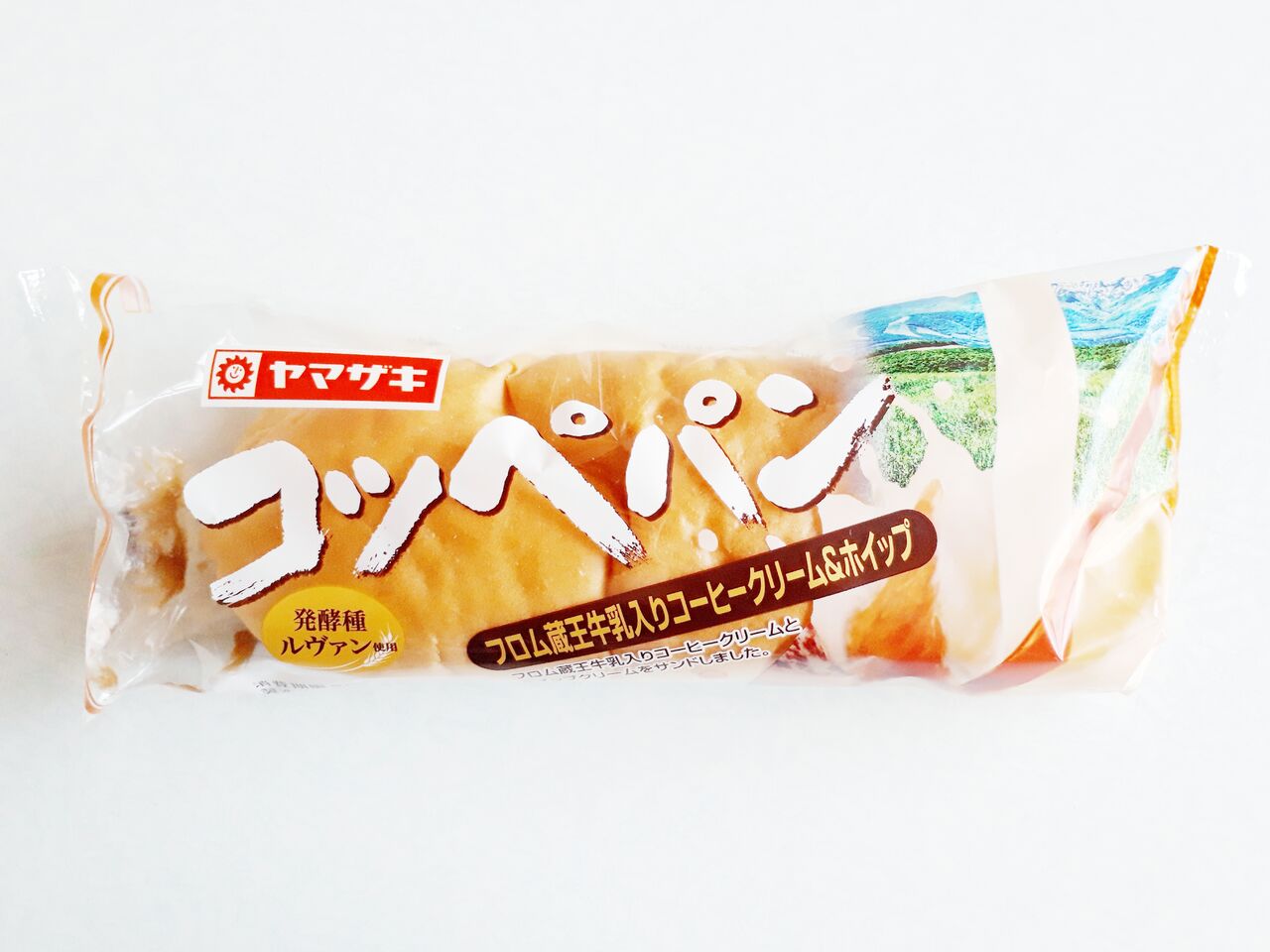 ヤマザキ コッペパン フロム蔵王牛乳入りコーヒークリーム ホイップ パン食べたよ