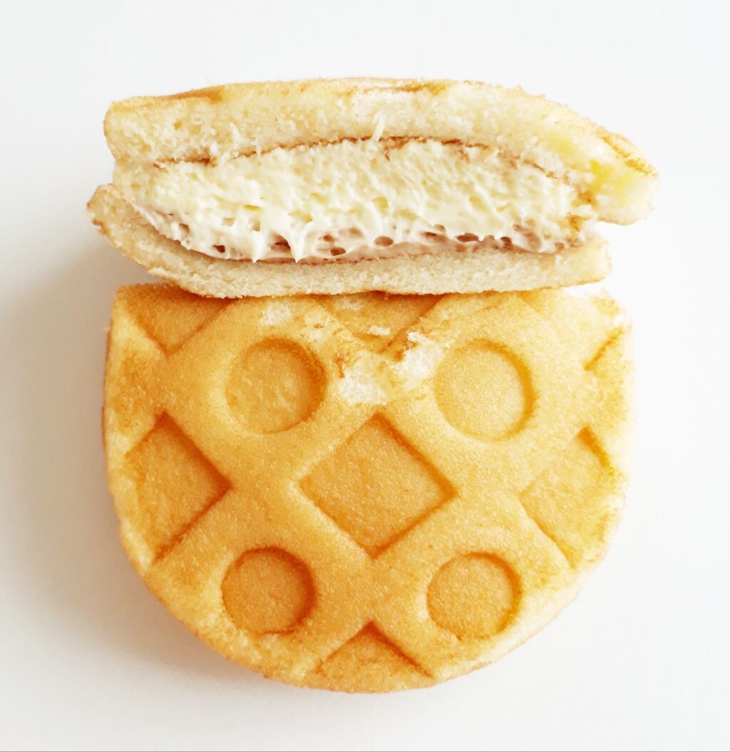 ヤマザキ ワッフルサンド チョコバナナ パン食べたよ