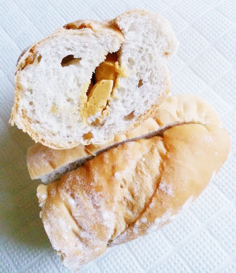 ヤマザキ ３種のナッツのフランスパン 生キャラメルクリーム パン食べたよ