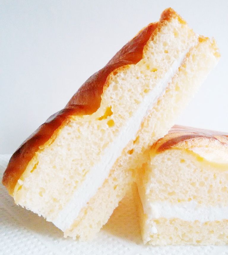 ヤマザキ しっとり焼きチーズケーキ（5種類のチーズ使用） パン食べたよ