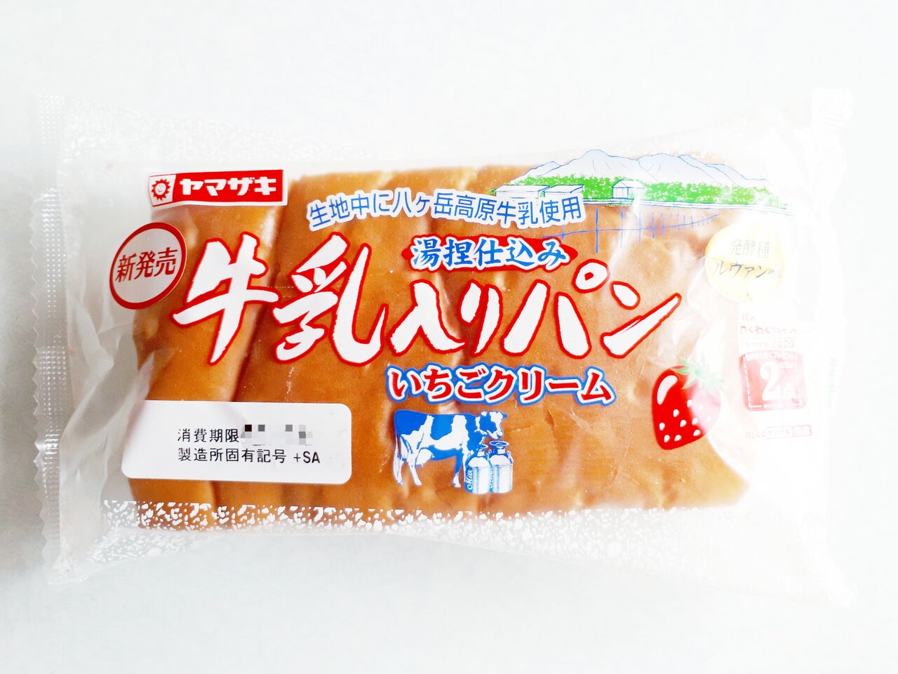 ヤマザキ 牛乳入りパン いちごクリーム パン食べたよ