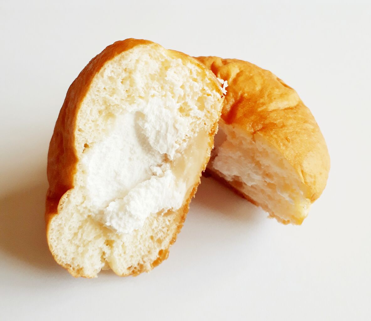 ヤマザキ マラサダ ミルクホイップ マカダミアナッツ入り パン食べたよ