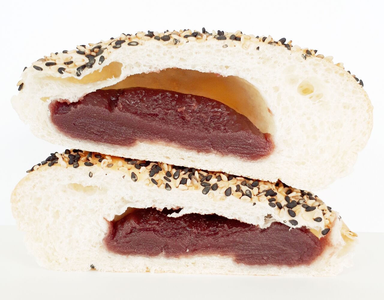 ヤマザキ 胡麻が香るもっちりとしたこしあんぱん パン食べたよ