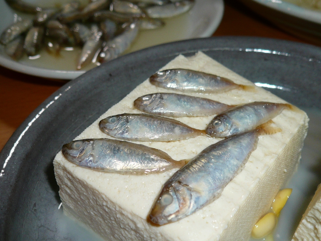 スク アイゴの稚魚 旧暦６月１日 地元ご用達 また行きたくなる沖縄の食堂