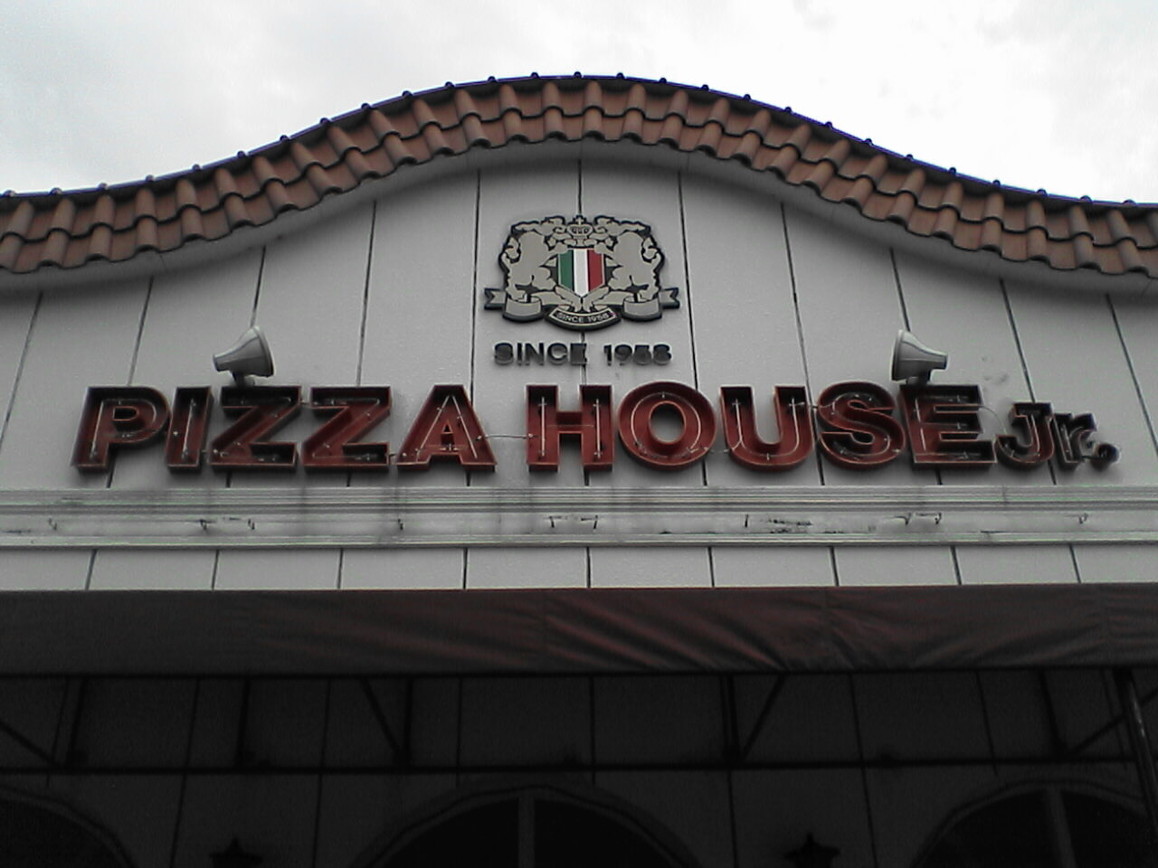 PIZZA HOUSE Jr.（ ピザハウス ジュニア） 地元ご用達！また行きたくなる沖縄の食堂！