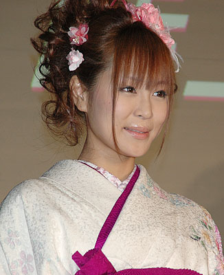 真宮寺さくら役の横山智佐さんのほかにも 展示会の女神たち 真宮寺さくら役の横山智佐さんのほかにも 展示会の女神たち