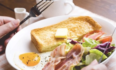 【画像】アメリカ式の朝食VSイギリス式の朝食　どっちが食べたい？