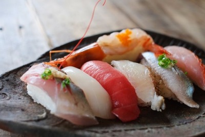 スシローの半額ビール、量が半分なだけだった件wwwwwwwww