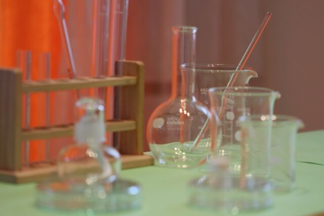 朗報 ワイ理系 今日も実験後のビーカーでコーヒーを嗜む