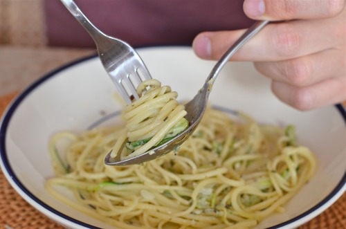 Zucchini-Carbonara-spoon-and-fork