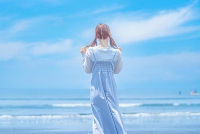 【画像】コンビニの接客大会、クッソ可愛い美人が登場した結果
