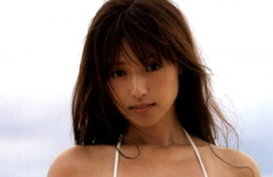 若い頃の深田恭子さんのビキニショット、一線を越える