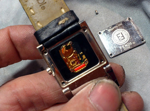 フェンディ（FENDI）時計の電池交換1