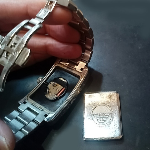 メンズ ファッション 腕時計 アルマーニ Armani 時計の電池交換1
