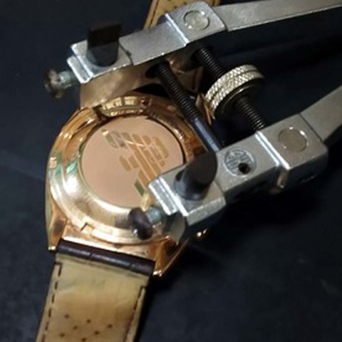 アルマーニ 腕時計 Armani 電池交換1