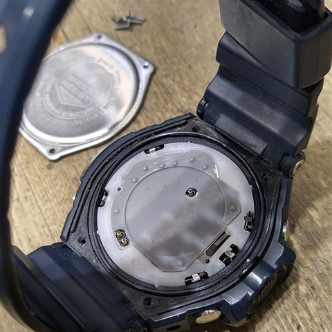 CASIO　Ｇショック　電池交換1