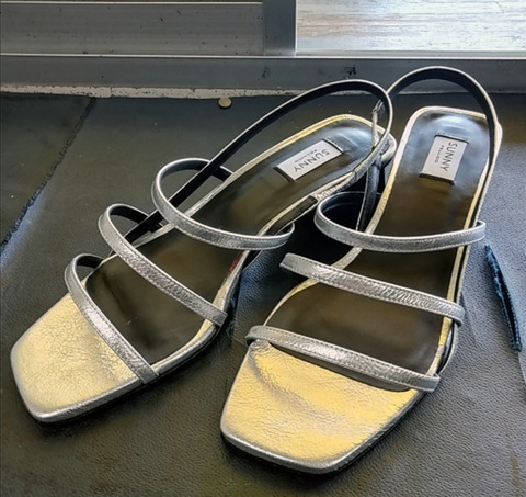靴が長持ち！サンダルにvibramの定番ハーフソール、ハーフラバーを！