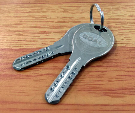 激安 明石で安い合鍵 スペアキーならイオン明石のプラスワン 明石 靴修理 合鍵作製 時計電池交換 かばん修理 ジュエリー修理 くつかばんクリーニング のお店 イオン明石 4f プラスワン 明石店