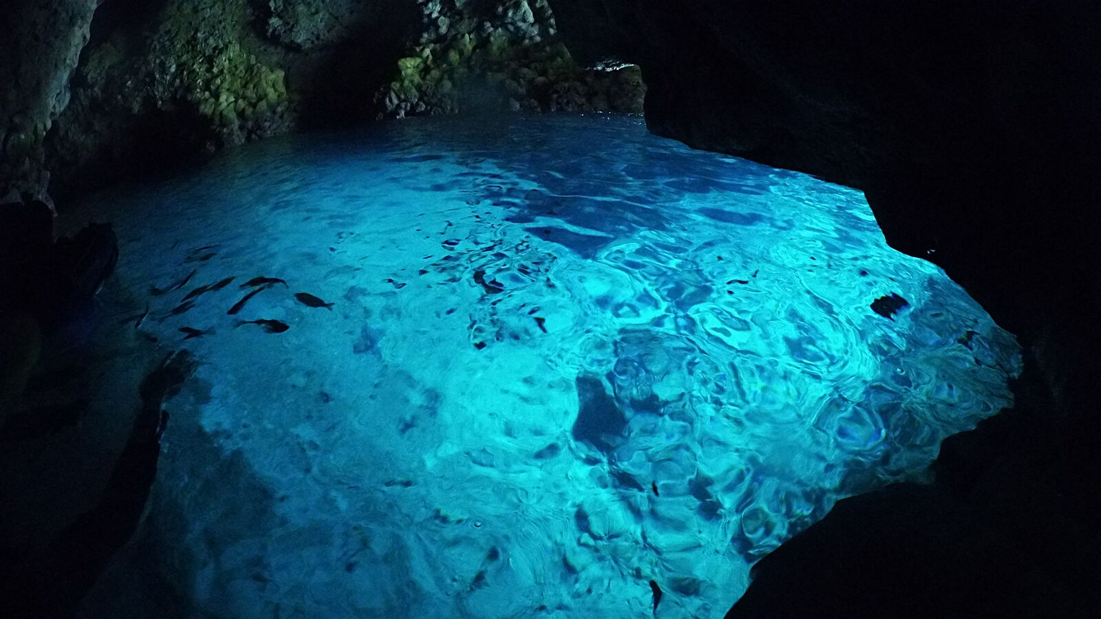 青の洞窟はなぜ青いのか 海日記