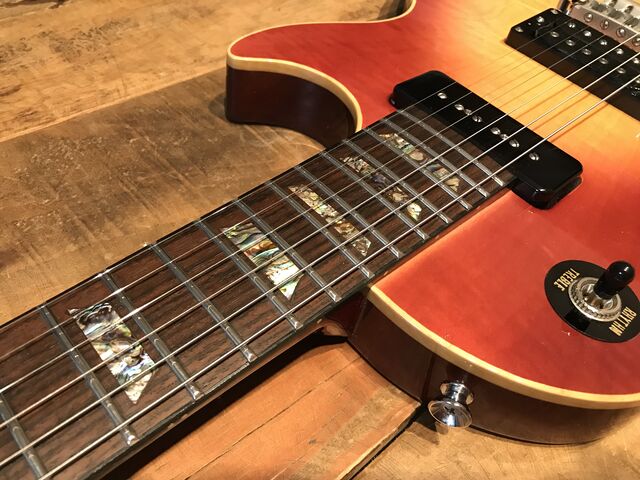 ☆メーカーも製作者も不明のレスポールタイプ!でも素性は良さ ☆メーカーも製作者も不明のレスポールタイプ!でも素性は良さ