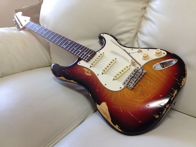 ★サンバーストラッカーフィニッシュandレリック加工Guitar★ ☆謎ストラト（コピー）のレリック加工 その5 : ジナパパ一家の何て