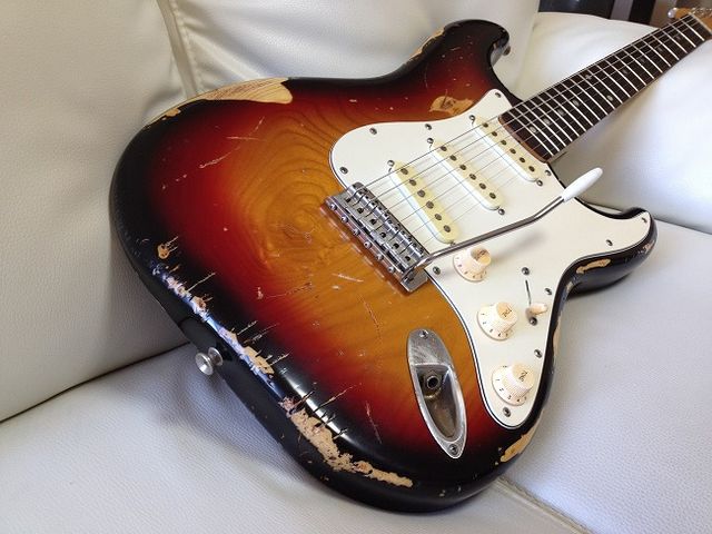 ストラトキャスター 艶消しレリック使用 ☆謎ストラト（コピー）のレリック加工 その5 : ジナパパ一家の何て