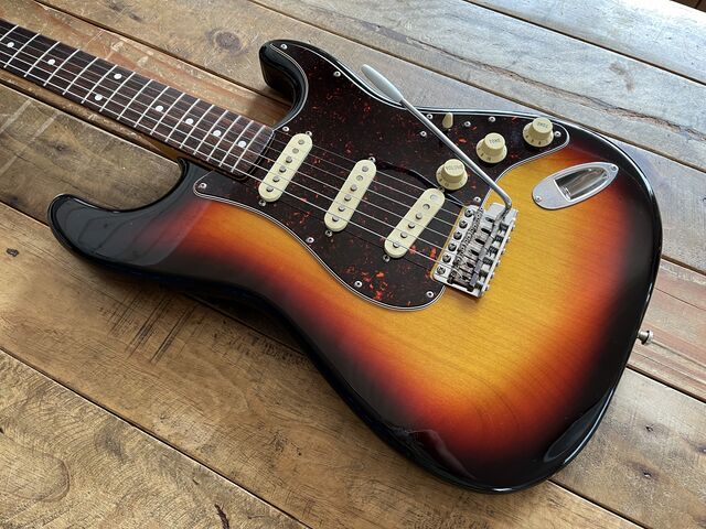 ☆Fender Japan。フジゲン製？ダイナ楽器製？木部だけトーカイ