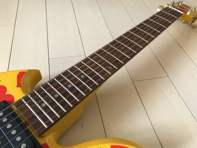 ☆Burny イエローハートJr. HIDEモデルミニギター : ジナパパ ☆Burny イエローハートJr. HIDEモデルミニギター : ジナパパ